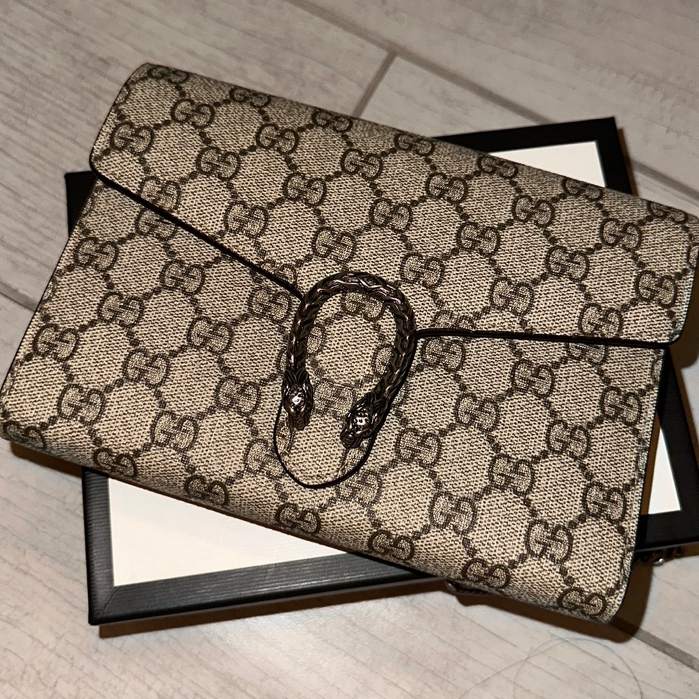 Gucci Supreme Wallet On Chain